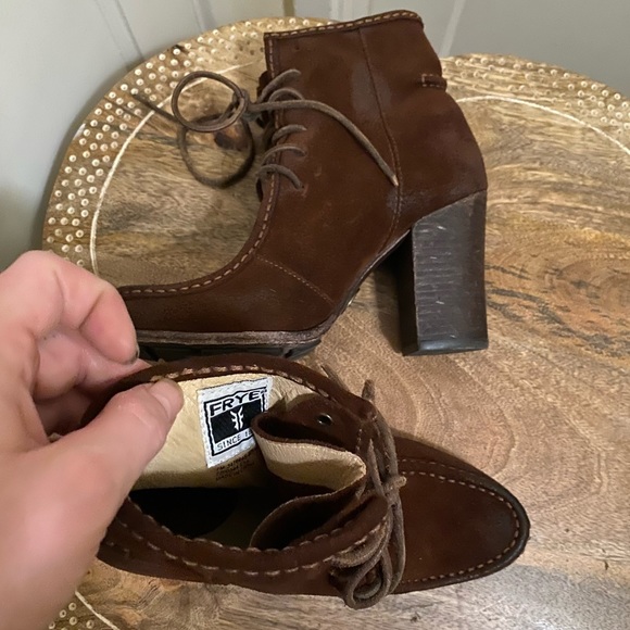 Frye Parker Moc Heeled Ankle Bootie Distressed Oil Rubbed Suede Lace Up - Picture 16 of 16